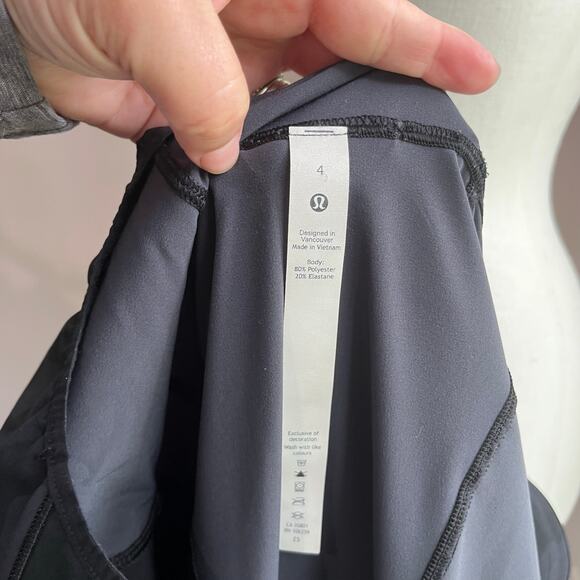 Lululemon Camo Hooded Windbreaker Jacket Black Gray Zip Up Lightweight Sz 4 - Picture 8 of 9